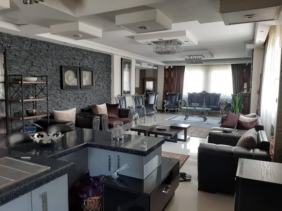 212 متر چهار خوابه قوی لوکیشن سعادت آباد