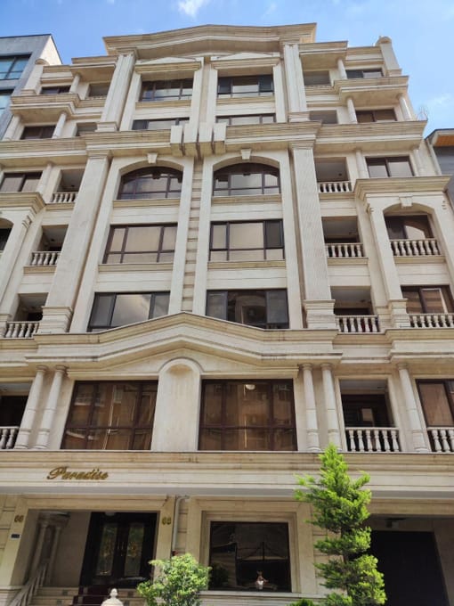 ۱۴۵ متر صرافها رو به آفتاب فول امکانات
